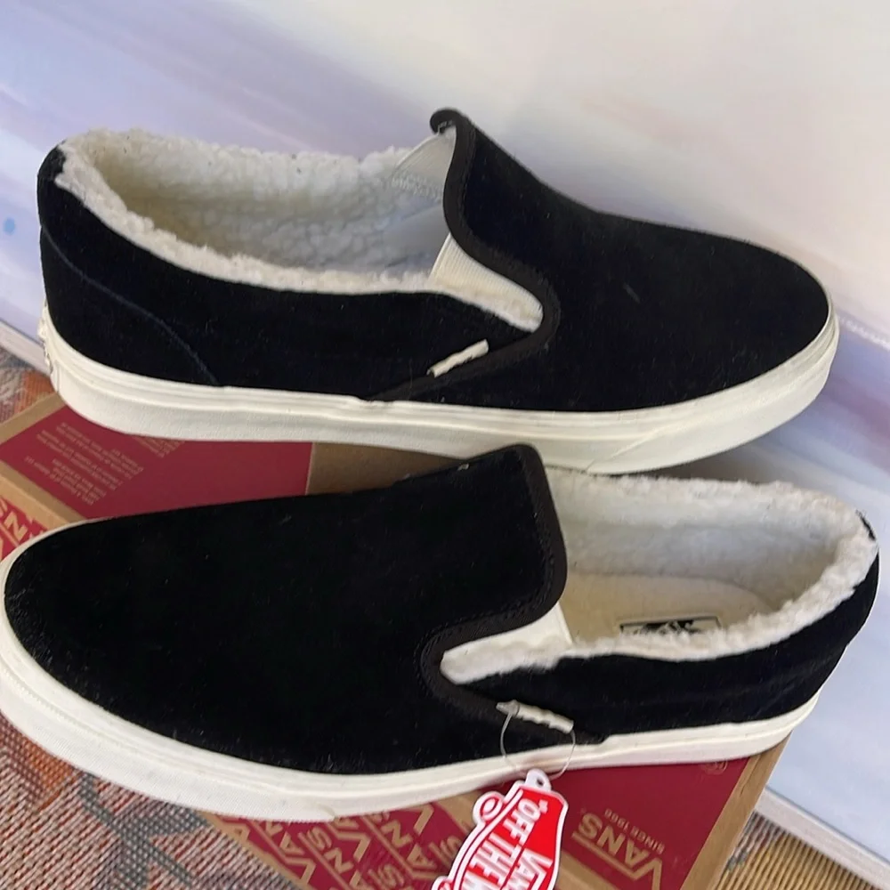 Vans • Men’s Classic Slip-On
Cozy Hug Black
VN0A5A08BM8
Sneakers - Picture 10 of 16